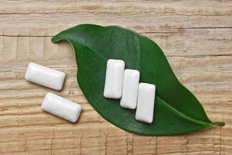Does Chewing Gum Contain Plastic? Naturaler